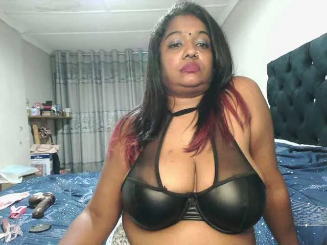 Live sex webcam photo for Indianmayaxoxo #292082677