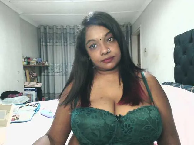 Live sex webcam photo for Indianmayaxoxo #292229698