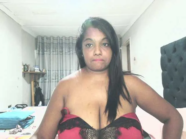 Live sex webcam photo for Indianmayaxoxo #293437396