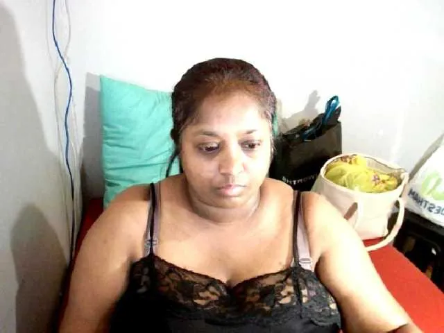 Live sex webcam photo for Indiantasha #287986294