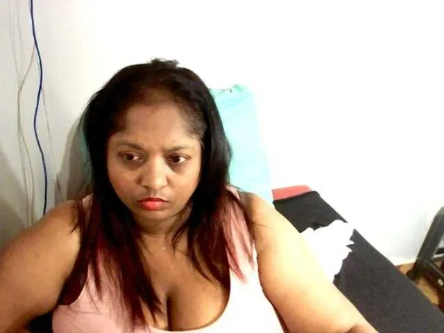 Live sex webcam photo for Indiantasha #287986319