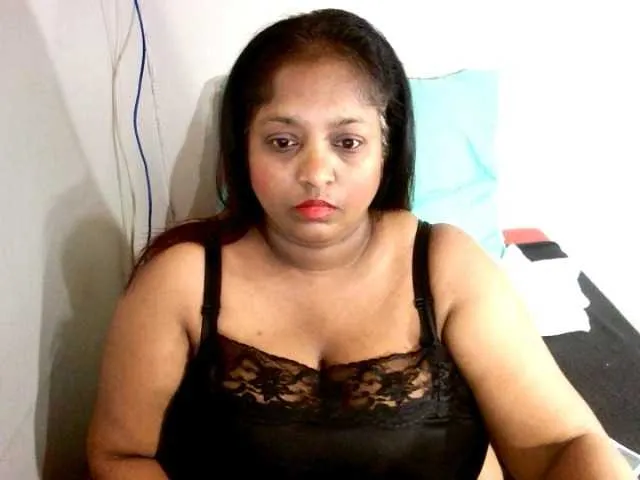 Live sex webcam photo for Indiantasha #287986321
