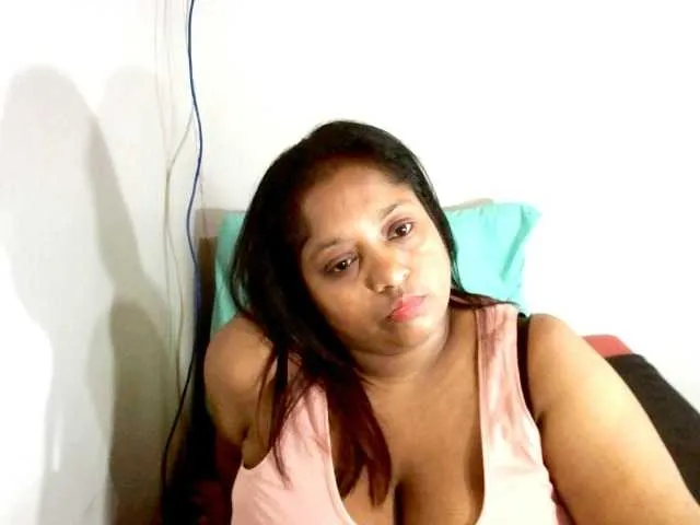 Live sex webcam photo for Indiantasha #287986327