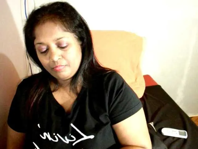 Live sex webcam photo for Indiantasha #287986406
