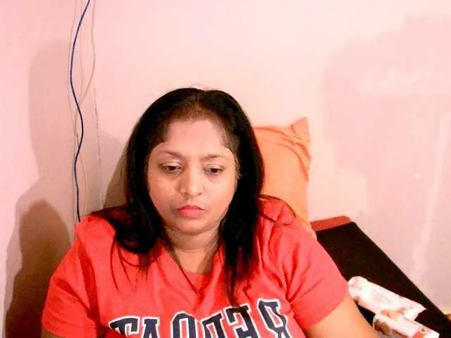 Live sex webcam photo for Indiantasha #287986414