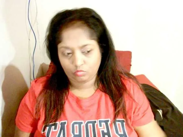 Live sex webcam photo for Indiantasha #287986419