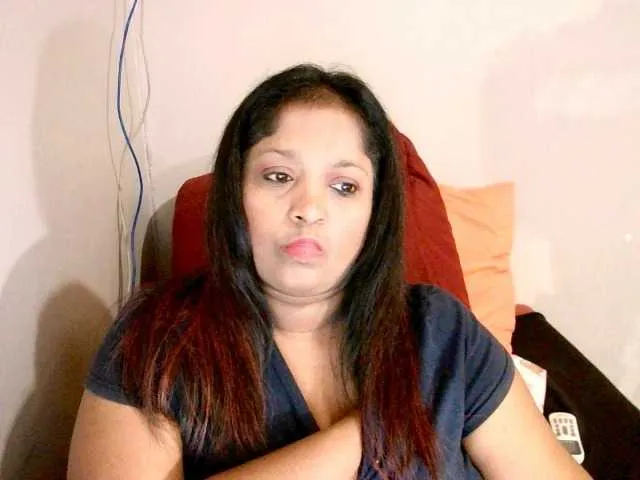 Live sex webcam photo for Indiantasha #287986432