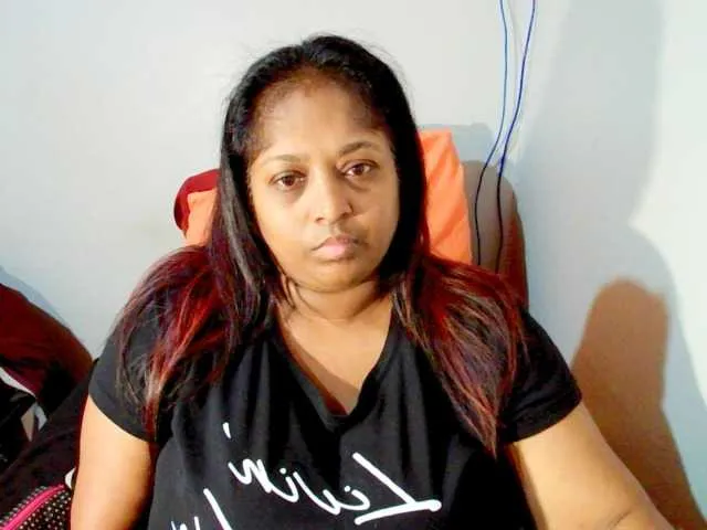 Live sex webcam photo for Indiantasha #287986488