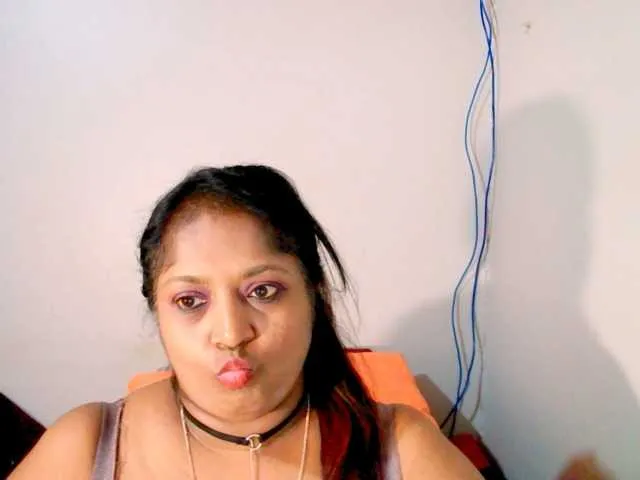 Live sex webcam photo for Indiantasha #287986490