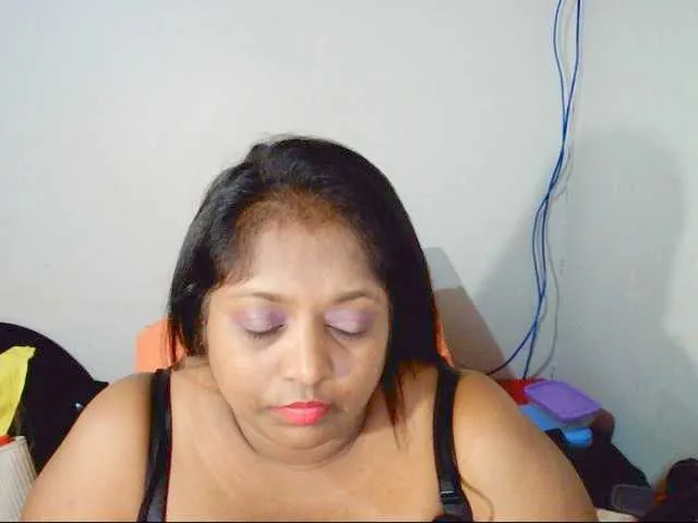 Live sex webcam photo for Indiantasha #287986499