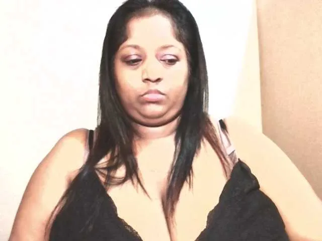Live sex webcam photo for Indiantasha #287986516