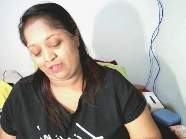 Live sex webcam photo for Indiantasha #287986524