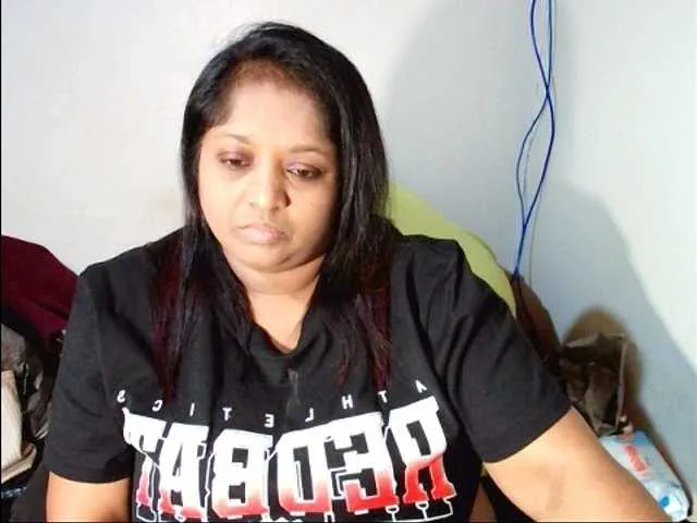 Live sex webcam photo for Indiantasha #287986550