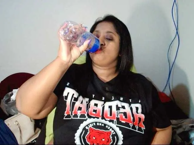 Live sex webcam photo for Indiantasha #287986551