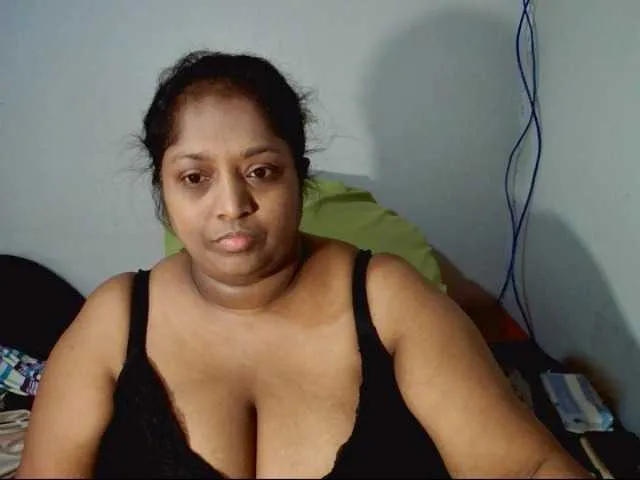 Live sex webcam photo for Indiantasha #287986554