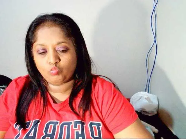 Live sex webcam photo for Indiantasha #287986572
