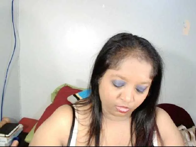 Live sex webcam photo for Indiantasha #287986627