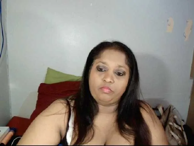 Live sex webcam photo for Indiantasha #287986633