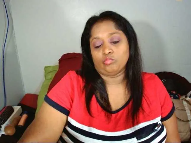 Live sex webcam photo for Indiantasha #287986642