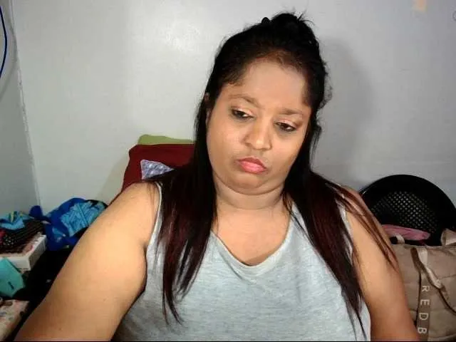 Live sex webcam photo for Indiantasha #287986644