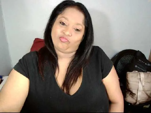 Live sex webcam photo for Indiantasha #287986645