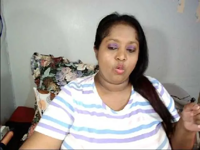 Live sex webcam photo for Indiantasha #287986652