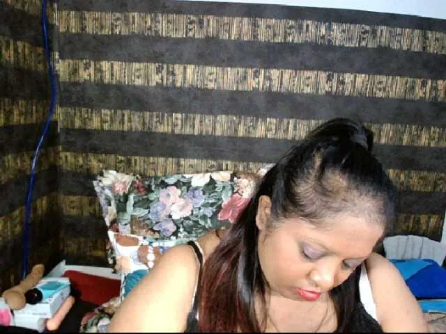 Live sex webcam photo for Indiantasha #287986655