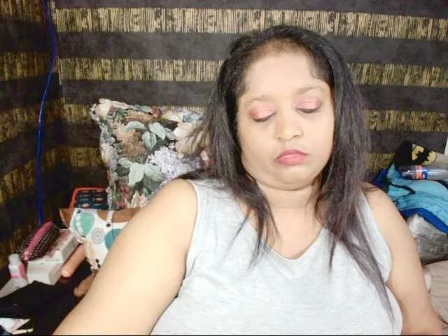 Live sex webcam photo for Indiantasha #287986658