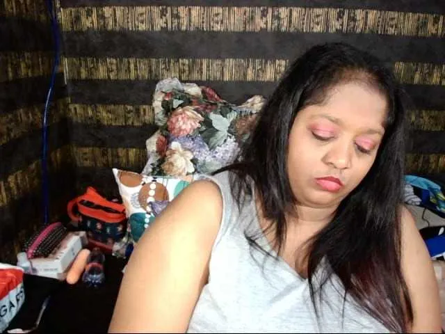 Live sex webcam photo for Indiantasha #287986659