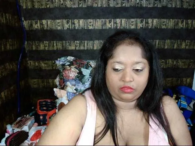 Live sex webcam photo for Indiantasha #287986660