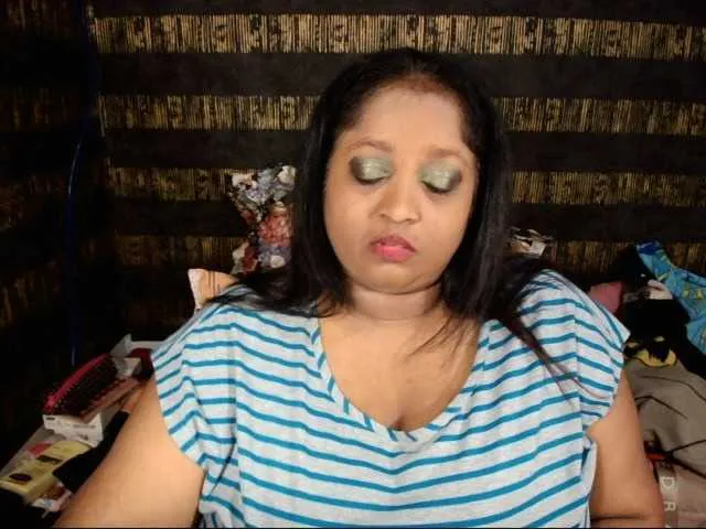 Live sex webcam photo for Indiantasha #287986661