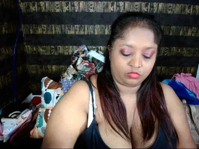 Live sex webcam photo for Indiantasha #287986663