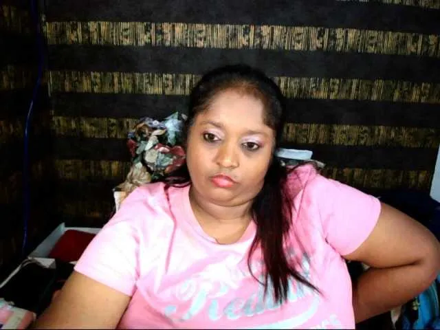 Live sex webcam photo for Indiantasha #287986664