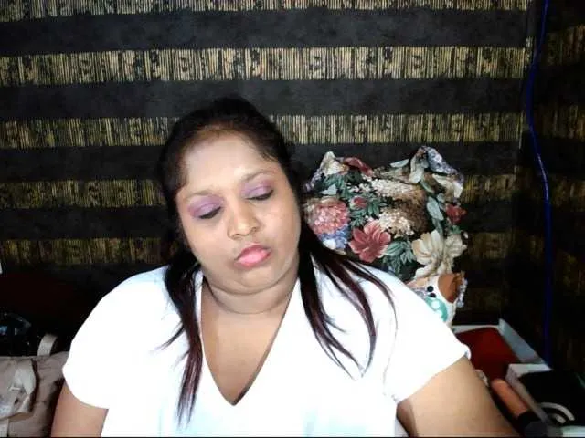 Live sex webcam photo for Indiantasha #287986672