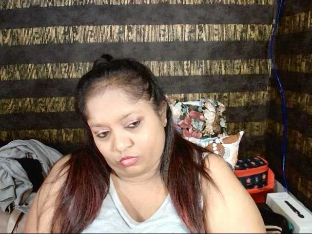 Live sex webcam photo for Indiantasha #287986675