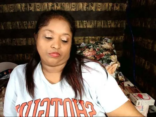 Live sex webcam photo for Indiantasha #287986678
