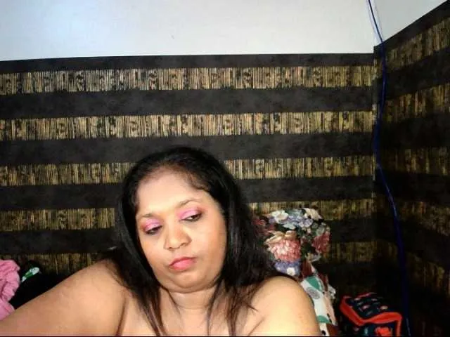Live sex webcam photo for Indiantasha #287986685