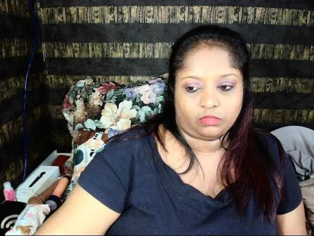 Live sex webcam photo for Indiantasha #287986693