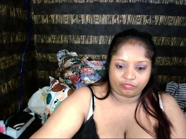 Live sex webcam photo for Indiantasha #287986695