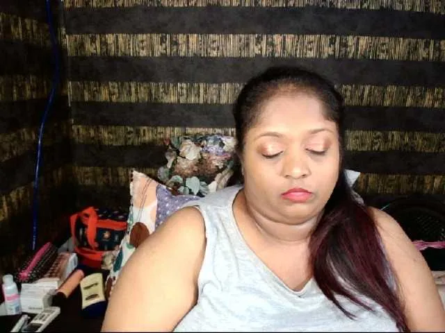 Live sex webcam photo for Indiantasha #287986700