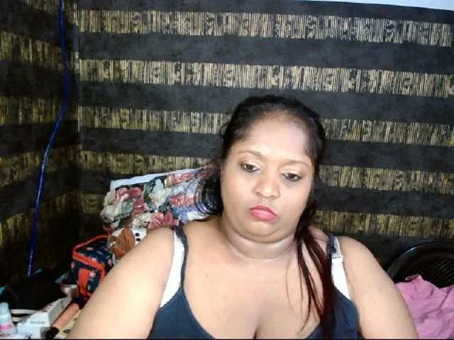 Live sex webcam photo for Indiantasha #287986704