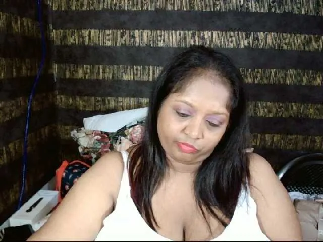 Live sex webcam photo for Indiantasha #287986706