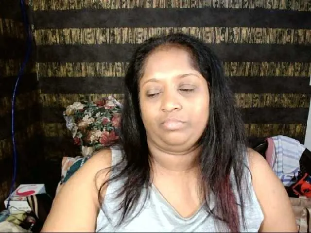 Live sex webcam photo for Indiantasha #287986710