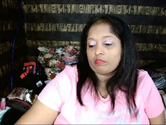 Live sex webcam photo for Indiantasha #287986718