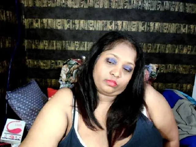 Live sex webcam photo for Indiantasha #287986724
