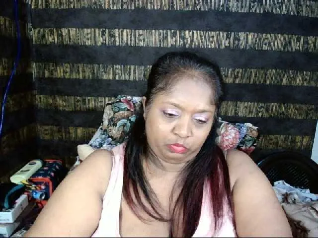 Live sex webcam photo for Indiantasha #287986727