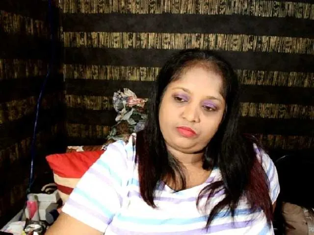 Live sex webcam photo for Indiantasha #287986731