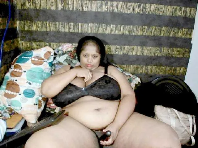 Live sex webcam photo for Indiantasha #287986732