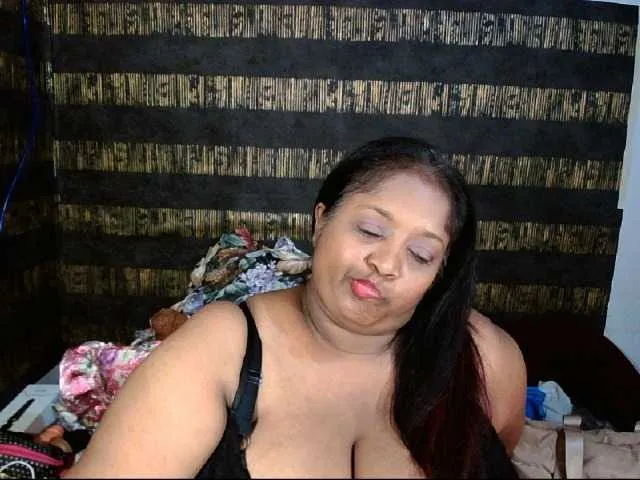 Live sex webcam photo for Indiantasha #287986744