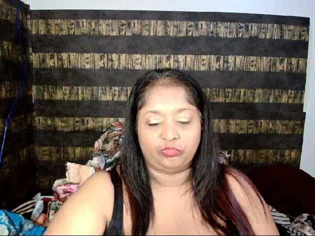 Live sex webcam photo for Indiantasha #287986745